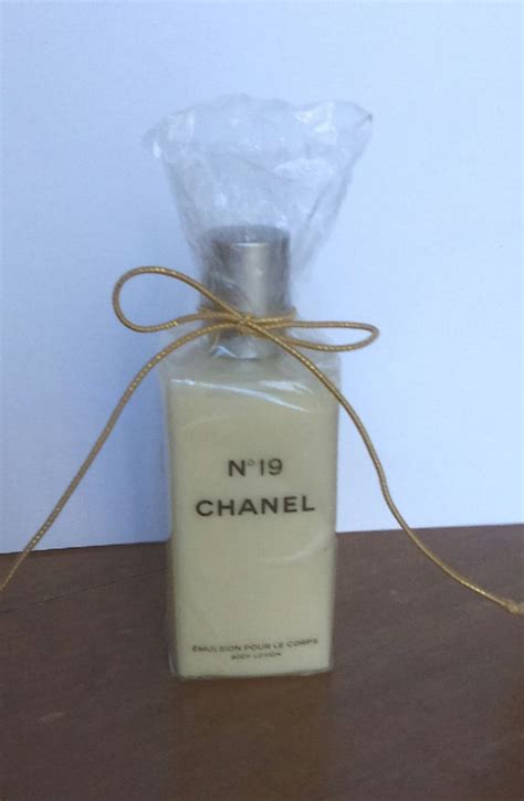 CHANEL No.19 Body lotion 6.8 fl oz new .